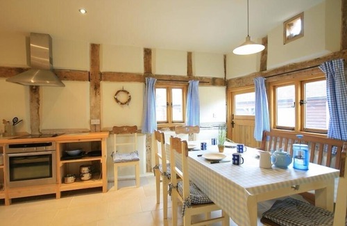 Dymock Hütte | Weiße Bauernhofscheune, LEDBURY