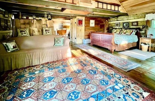 Burlington Kabine | Whitetail Inn - Rustic Seclusion