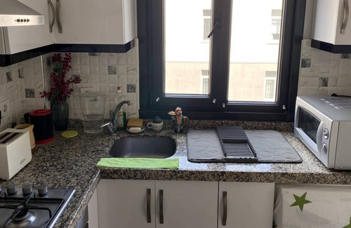 Umraniye Wohnung | Whole Apartment by the Metro with garden! Apt. 4