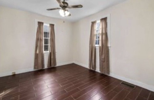 Tarrant Haus | Whole Home Close To Airport.