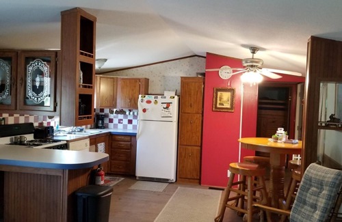 Newberry Haus | Whole Home in peaceful Newberry