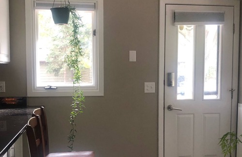 East Bloomington Haus | Whole home with spacious kitchen cozy fireplace by airport mall of American