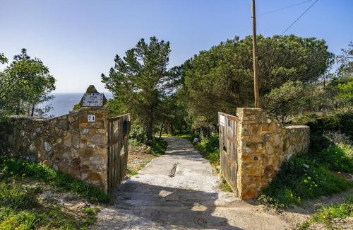 Monserrate Haus | WHome Wilderness Escape: Secluded Haven for Remote Work