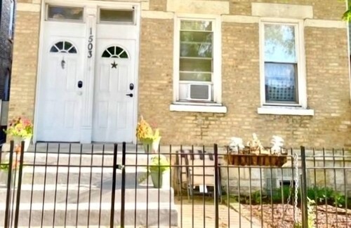 Noble Square Wohnung | Wicker Park 2Bdrm Near Downtown & Salt Shed Weekend Special 219.00 Sept 8-10