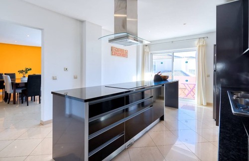 Correeira Haus | Beheizte Pool- und SPA-Villa, Meerblick, in ruhiger Zone im Zentrum von Albufeira, 12 / 14p