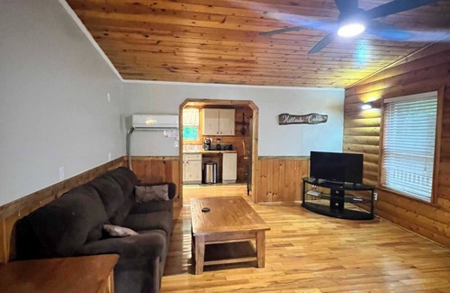 Campton Kabine | Eklektische Berghütte in der Red River Gorge, KY! Gratis Wifi