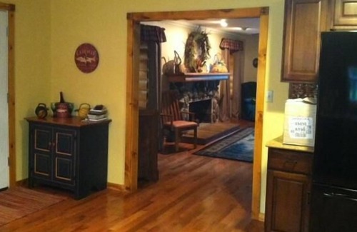 Gladwin Kabine | Wiggins Lakefront, Dock und Strand! Kajaks, Tretboote & MEHR! UP NORTH FEEL!