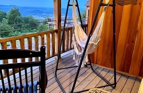 Stanardsville Haus | Wild & Free Lodge Rm. 202