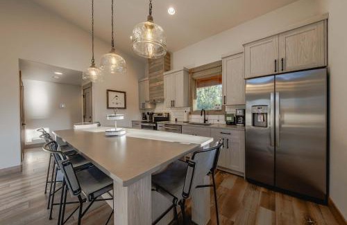 Eureka Haus | Wilderness Club Cabin - Sleeps 7