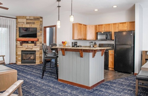 Lake Delton Haus | Wilderness & Water Parks! 1 Bedroom in a Luxury Property