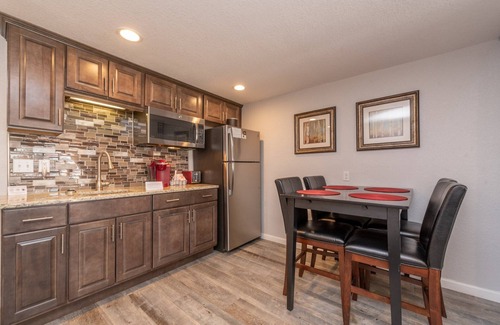 Thayerville Eigentumswohnung | Will O' The Wisp 205A: Lakefront Efficiency Condo, Expansive Lake Views, Firepla