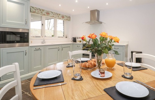 Shapwick Haus | WILLOW BARN, family friendly, character holiday cottage in Shapwick