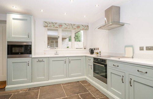 Shapwick Haus | WILLOW BARN, family friendly, character holiday cottage in Shapwick