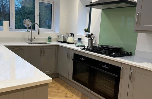 Winchester Haus | Winchester Stunning Spacious 4 Bedroom House