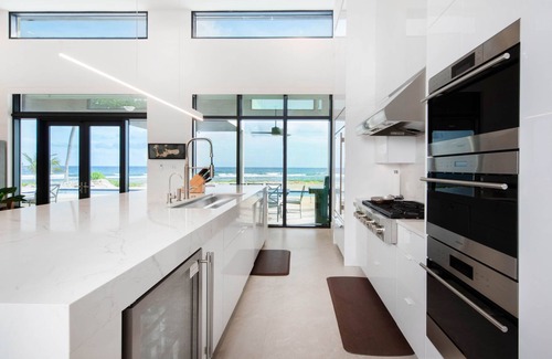East End Haus | Wind Upon the Waves by Grand Cayman Villas