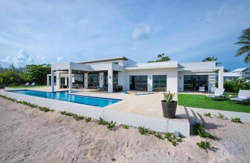 East End Haus | Wind Upon The Waves by Grand Cayman Villas & Condos