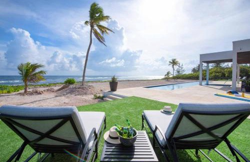 East End Haus | Wind Upon The Waves by Grand Cayman Villas & Condos