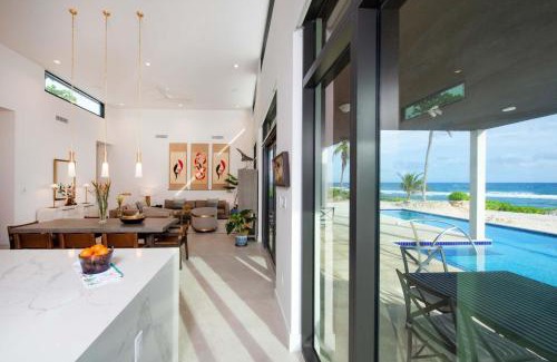 East End Haus | Wind Upon The Waves by Grand Cayman Villas & Condos