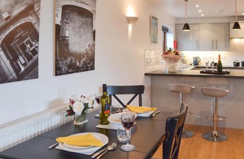 Herstmonceux Haus | Windmill Barn