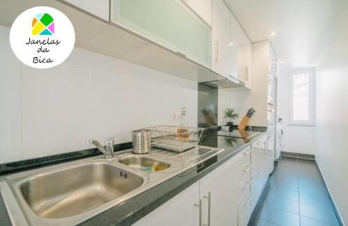 Misericordia Wohnung | Windows of Bica-great view over river