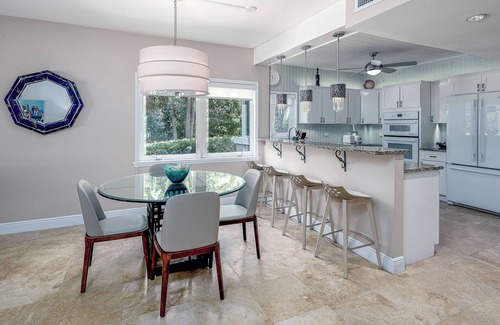 West Bay Wohnung | Windsong 2 Stunning Villa-4 UNIT COMPLEX-Boggy Sand Rd-gated access to SMB