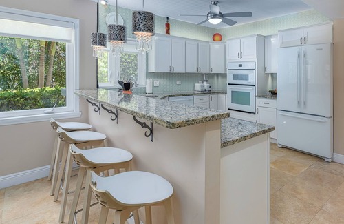 West Bay Wohnung | Windsong 2 Stunning Villa-4 UNIT COMPLEX-Boggy Sand Rd-gated access to SMB