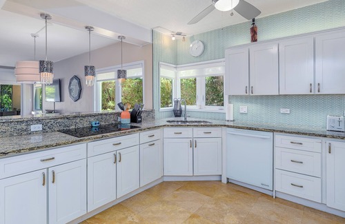 West Bay Wohnung | Windsong 2 Stunning Villa-4 UNIT COMPLEX-Boggy Sand Rd-gated access to SMB