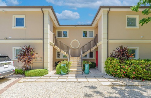 West Bay Wohnung | Windsong 4 - Luxury Condo-4 UNIT COMPLEX-Boggy Sand Rd-gated access to SMB