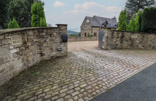 Hollingworth Hütte | WINDYRIDGE, pet friendly, character holiday cottage in Marple Bridge