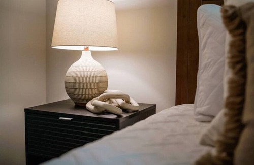 Lake Breeze Park Hütte | 2 min walk to Lake view, private yard with fire pit, near vineyards, & fishing!