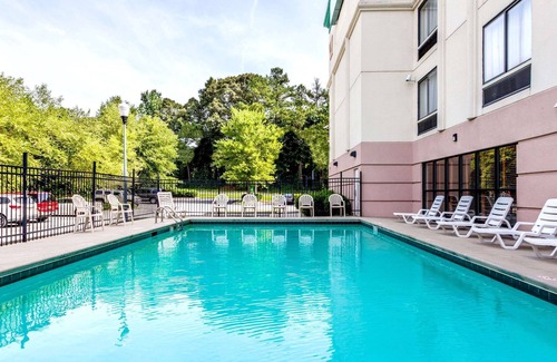 Austell Hotel | Wingate by Wyndham - Atlanta at Six Flags