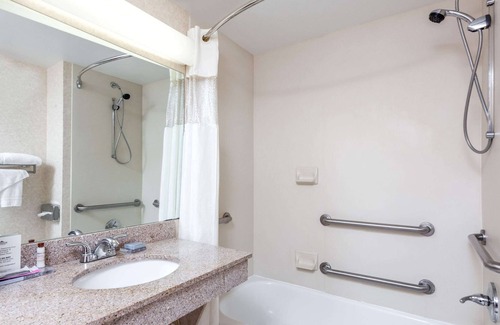 Austell Hotel | Wingate by Wyndham - Atlanta at Six Flags