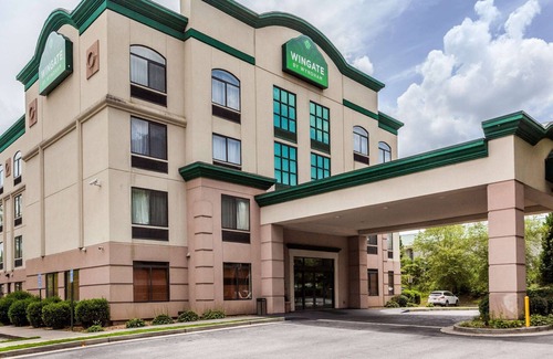 Austell Hotel | Wingate by Wyndham - Atlanta at Six Flags