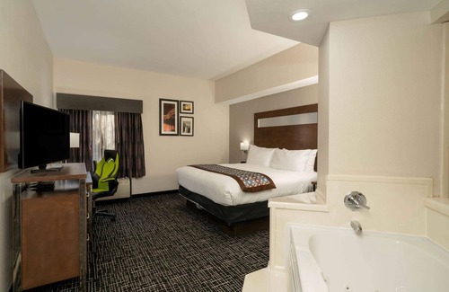 Ellendale Hotel | Wingate by Wyndham Memphis East