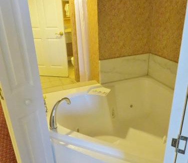 Airport North Hotel | Wingate By Wyndham - Orlando International Airport- Free Hot Breakfast