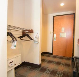 Airport North Hotel | Wingate By Wyndham - Orlando International Airport- Free Hot Breakfast