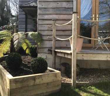 Boscundle Wohnung | Winnie's Corner - Self Contained within the grounds of another property, in an idyllic wooded setting