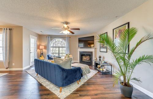 Winston - Salem Wohnung | Winston-Salem Condo with Balcony Steps to Golf!