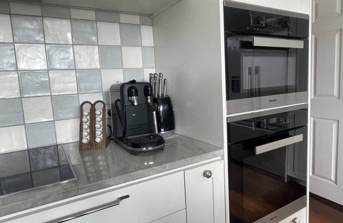 Waimauku Villa | Winter Fun - Spa, Pinball, Billiard and more