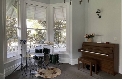 Waimauku Villa | Winter Fun - Spa, Pinball, Billiard and more