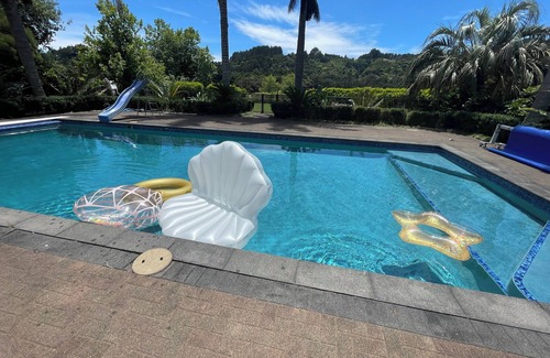 Waimauku Villa | Winter Fun - Spa, Pinball, Billiard and more