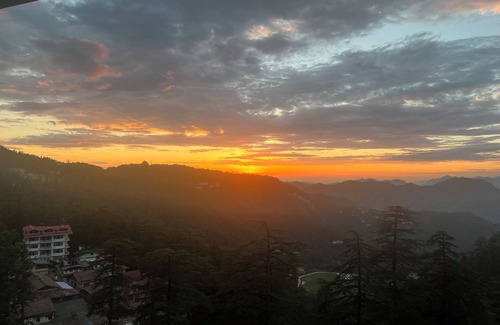 Shimla Haus | WINTRY 5BHK ENTIHOME FOR FRINDS & FAMILIES PARKING AND WI-FI