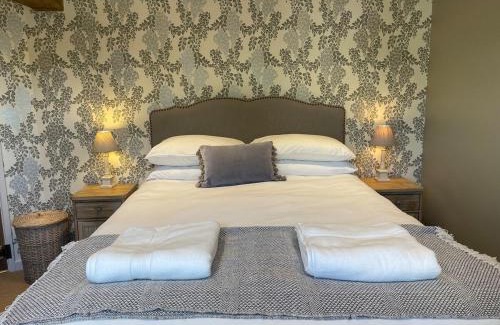 Whaddon Haus | Wisteria Cottage - 2 bed near Bath & many NT sites