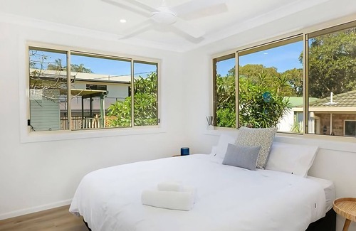 Urunga Haus | With spectacular views of the estuary and park, this retreat is the perfect tranquil escape