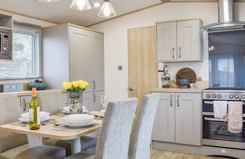 West Heslerton Hütte | 2 Schlafzimmer Unterkunft in East Heslerton, near Malton