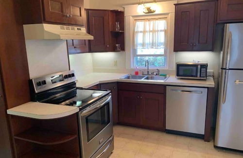 Springfield Haus | Wittenberg Stadium 3-bed 2-bath Residential Home