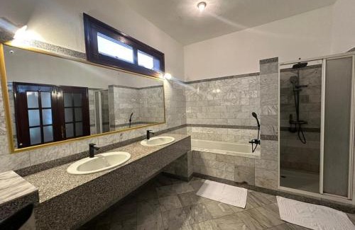 Malindi Wohnung | Woburn Residences Condo by RevSerene