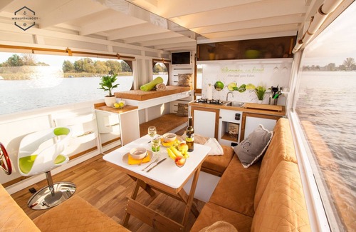 Bad Saarow Kabine | Wohlfühlboot THEO in Bad Saarow (Festlieger) - Wohlfühlboot Hausbooturlaub