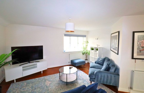 Wokingham Wohnung | Wokingham - Contemporary, Spacious - Three Bedroom (Two Bathroom) Apartment