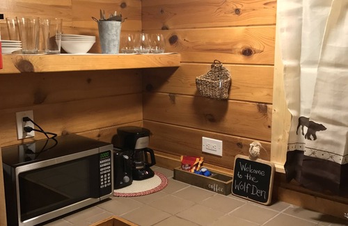 Wellston Hotel | The Black Bear Inn Die Wolfshöhle für 4 Personen Sauber, gemütlich! Wi-Fi DISH